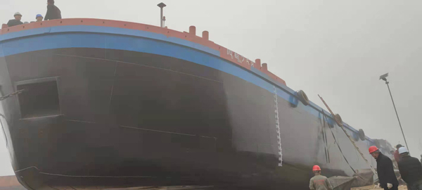 恭喜李老板船只下河，船號(hào)（四航258）